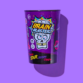 Brain Blasterz Sour Berry Candy beker op paarse achtergrond, Amerikaans snoep bij ThiesCandyz